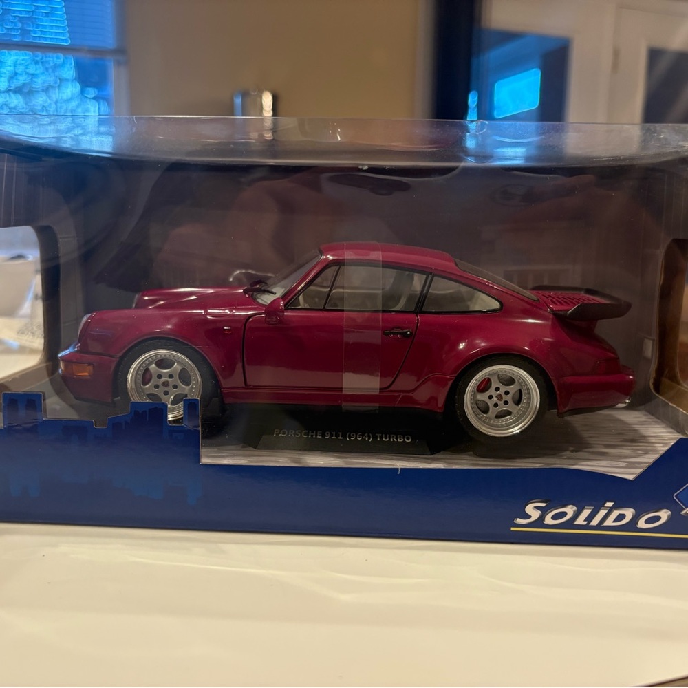Solido Porsche 911 (964) Turbo Ruby Star Red Diecast 1/18 NIB - Picture 3 of 10